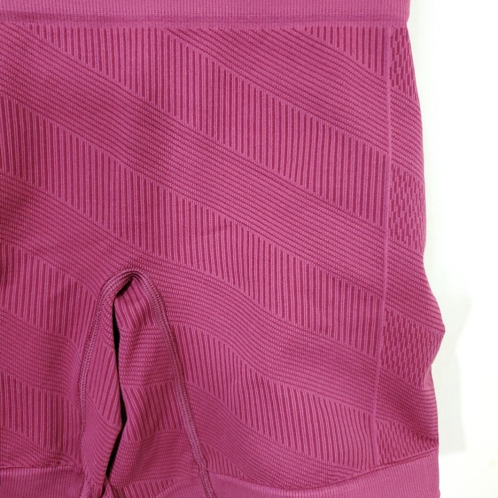 Lululemon Sculpt shorts. Size 6 - Picture 6 of 8